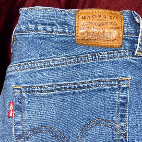 Levi Blue Jeans - Picture 3 of 4